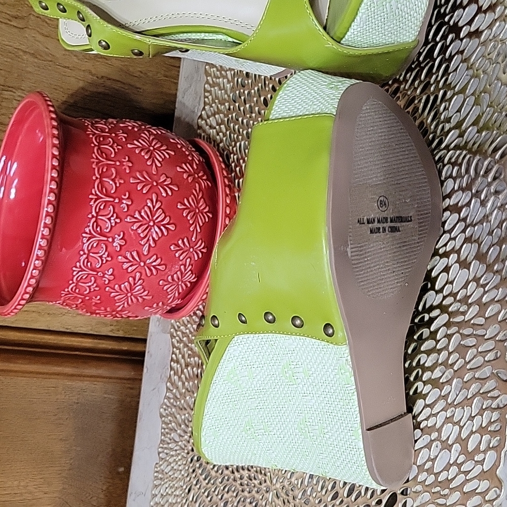 Shoes - Picture 2 of 4